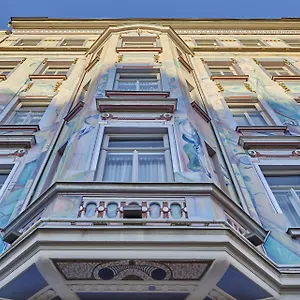 House Of Time - Fancy Hotel